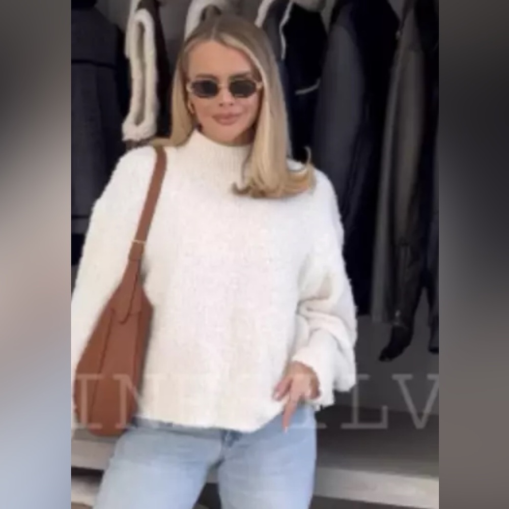 Zara Cozy cream mock neck Sweater